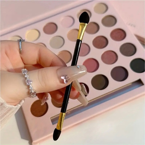 Eyeshadow palette Smoke N' Roses Pressed Powder Palette - Picture 4 of 5